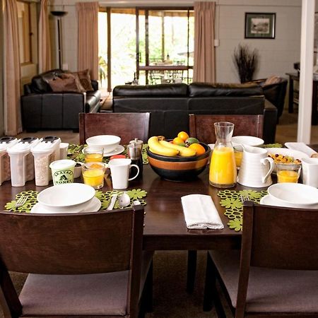 บีแอนด์บี แอ็ด เดอะ เรดวู้ดส์ Bed & Breakfast โรโตรัว ภายนอก รูปภาพ