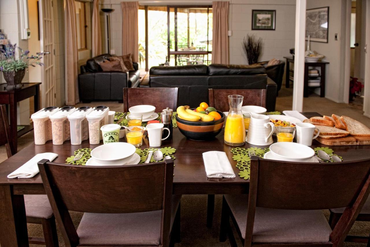 บีแอนด์บี แอ็ด เดอะ เรดวู้ดส์ Bed & Breakfast โรโตรัว ภายนอก รูปภาพ