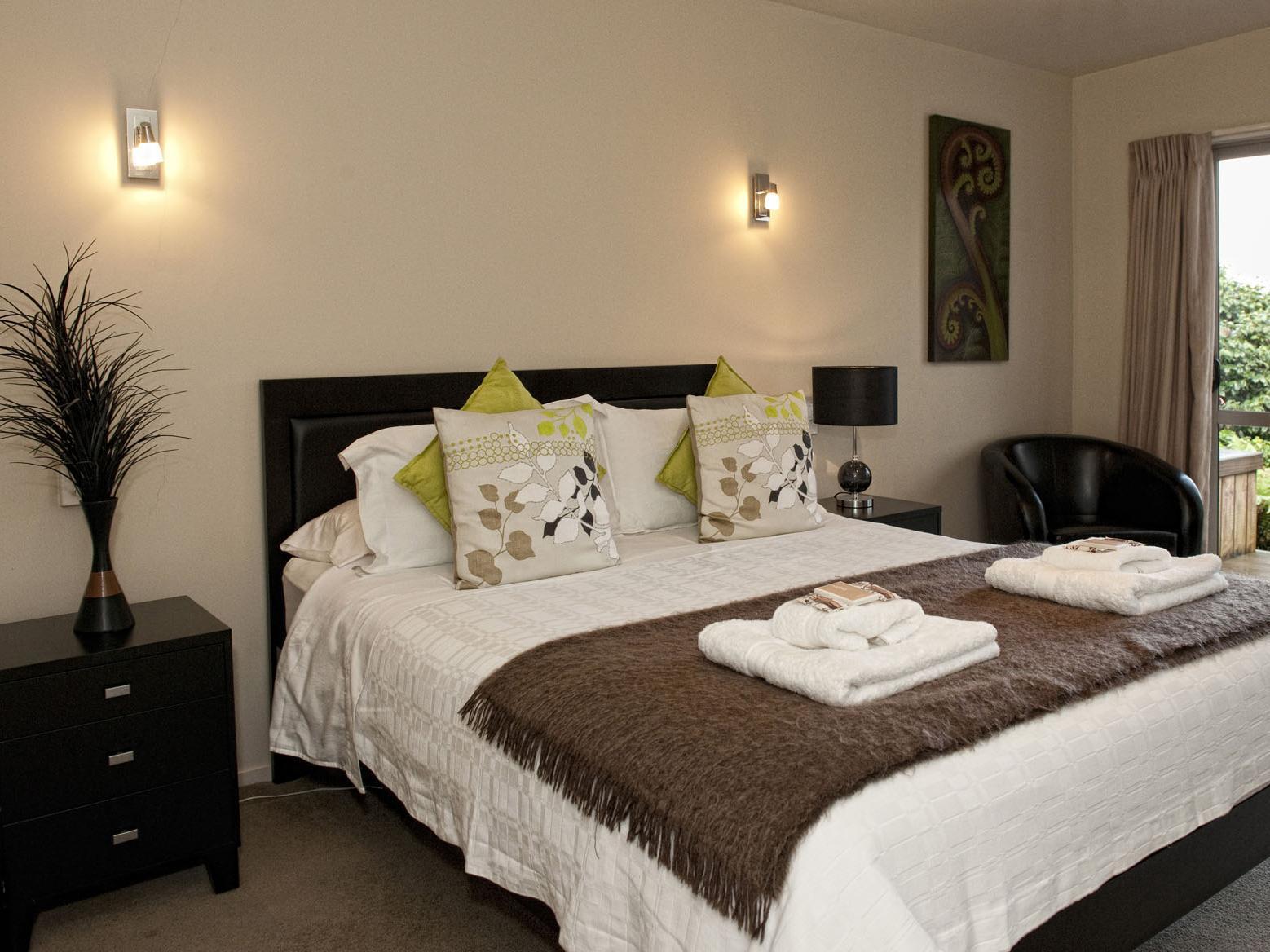 บีแอนด์บี แอ็ด เดอะ เรดวู้ดส์ Bed & Breakfast โรโตรัว ภายนอก รูปภาพ