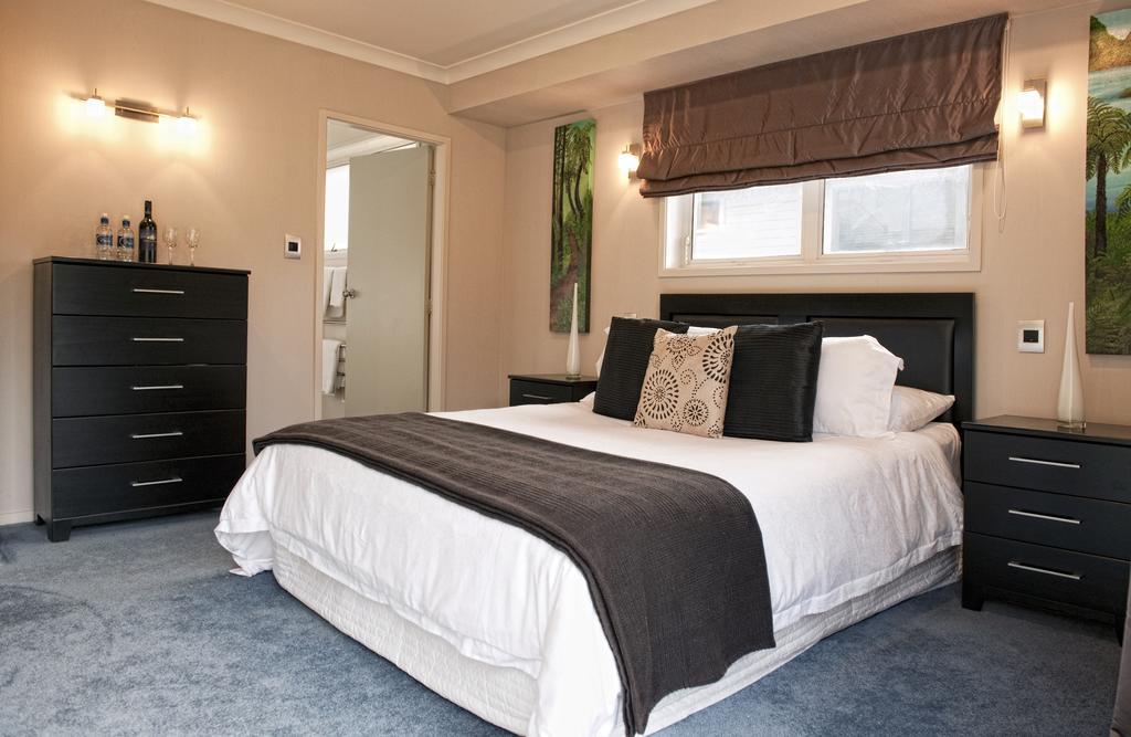 บีแอนด์บี แอ็ด เดอะ เรดวู้ดส์ Bed & Breakfast โรโตรัว ภายนอก รูปภาพ