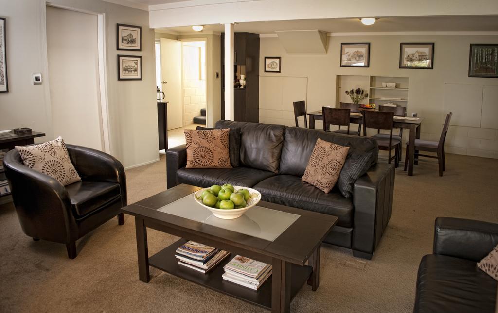 บีแอนด์บี แอ็ด เดอะ เรดวู้ดส์ Bed & Breakfast โรโตรัว ภายนอก รูปภาพ