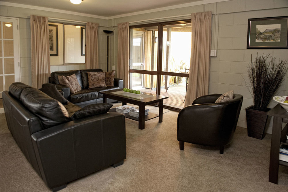 บีแอนด์บี แอ็ด เดอะ เรดวู้ดส์ Bed & Breakfast โรโตรัว ภายนอก รูปภาพ